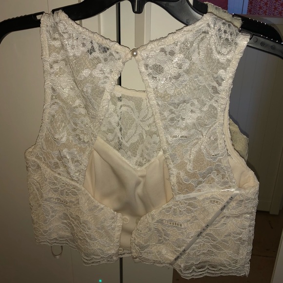 Two-Piece Dress with White Crop Top and Floral Skirt - Picture 4 of 7